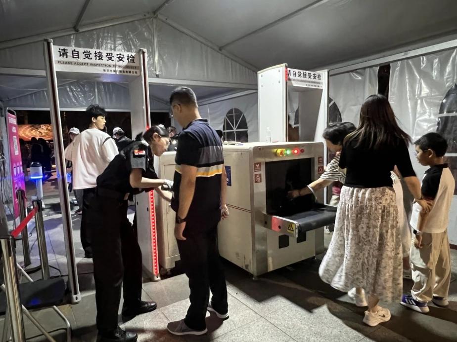 C:/Users/BA/Desktop/“安保鐵軍、硬核保障”2024系列報(bào)道四十三——月滿中秋，南京市保安服務(wù)有限公司圓滿護(hù)航“2024 南京森林音樂會(huì)”/4.jpg4